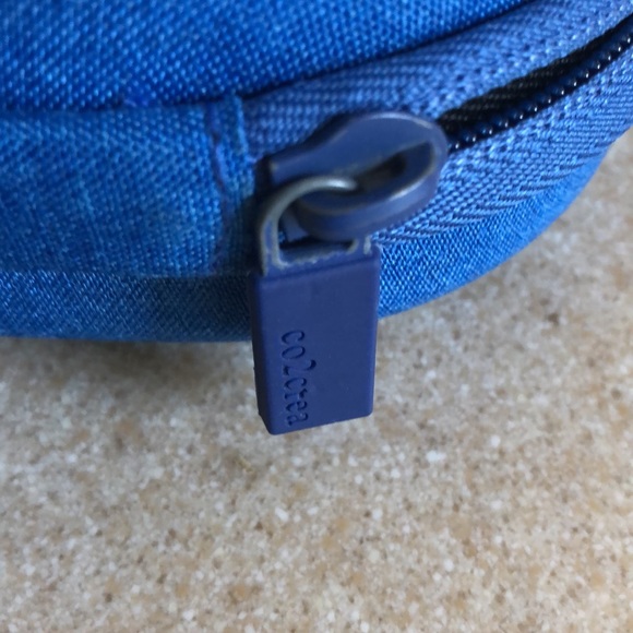 Hard Shell Headphone Travel Carrying Case - Picture 7 of 16